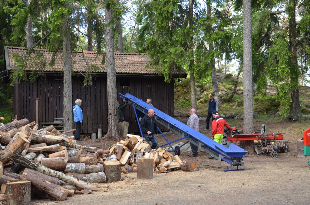 Veddag juni 2015. Maskinerna riggas.