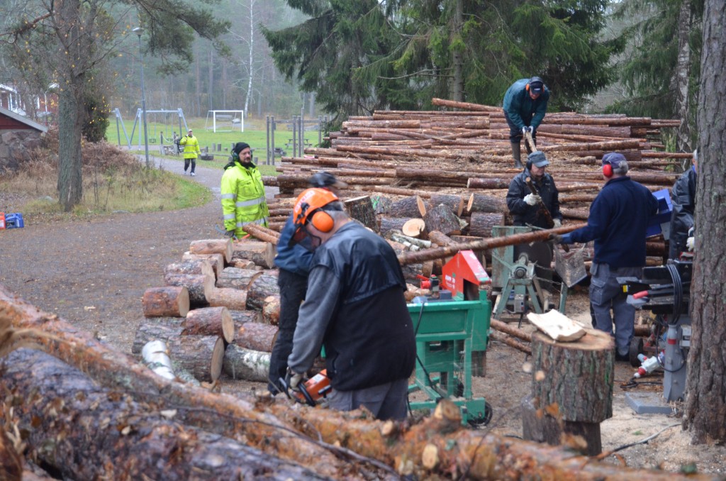 Veddag 2015-11-07. Arbetet på vedbacken påbörjas.