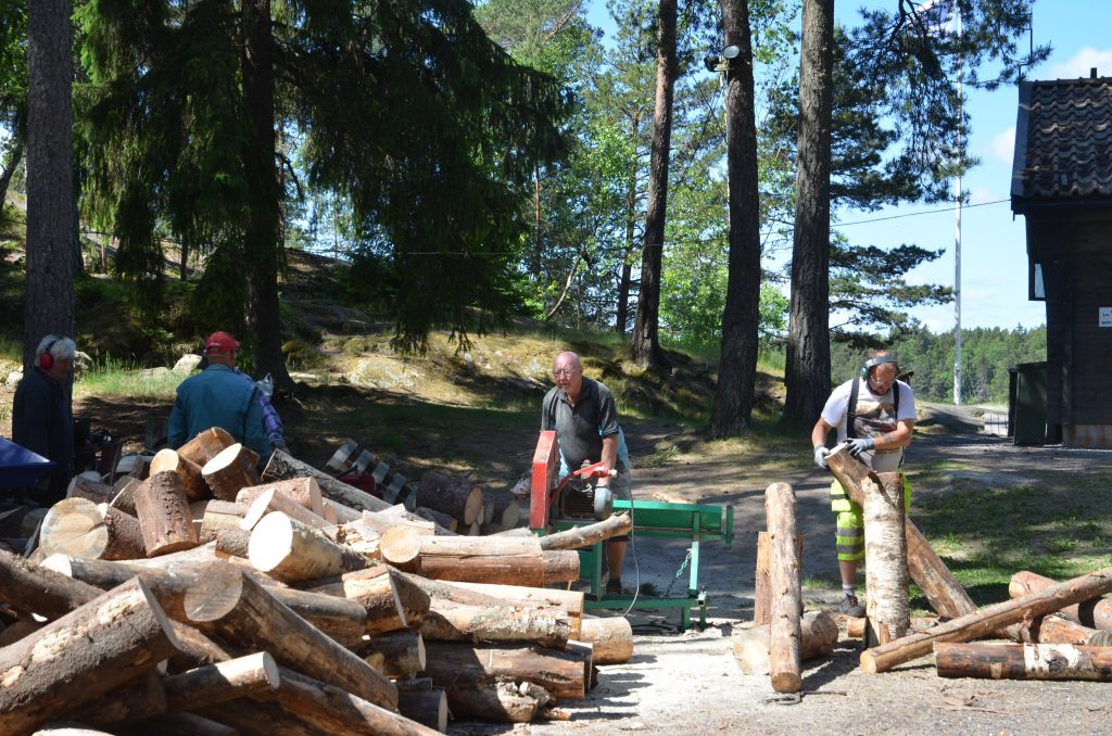 Veddag 2016-06-05. Broder 13 sköter vedkapet.